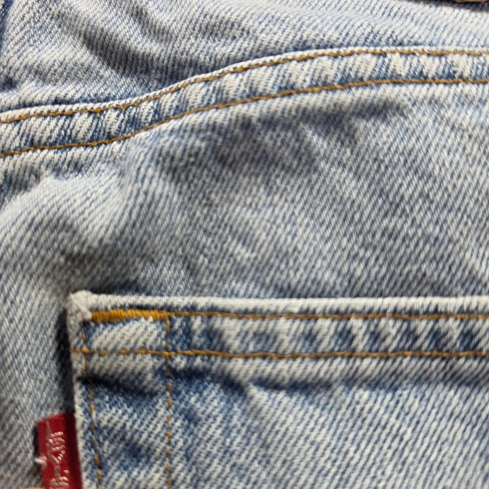 Vintage Levi's 560 Loose Fit Tapered Leg Jeans Mens 36x32 Light Wash Blue USA